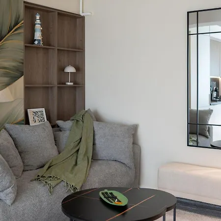 Laguna Breeze In Infinity Pool And Parking Apartament