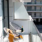 Διαμέρισμα Laguna Breeze In Infinity Pool And Parking *