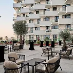 Διαμέρισμα Laguna Breeze In Infinity Pool And Parking
