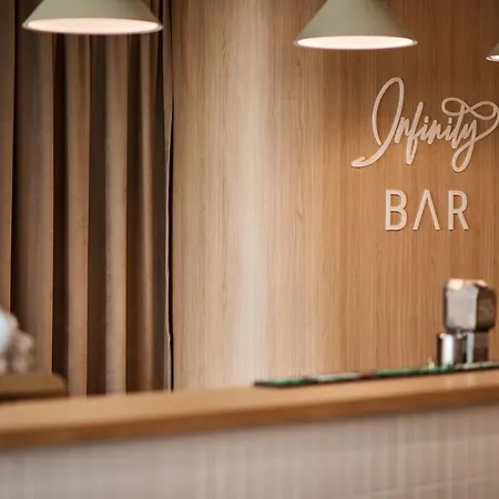 Laguna Breeze In Infinity & Pool