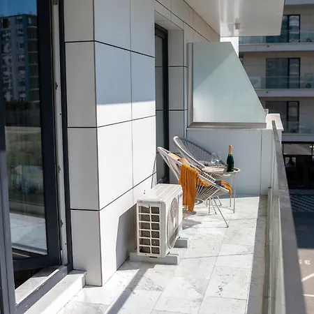 Laguna Breeze In Infinity & Pool Apartment *