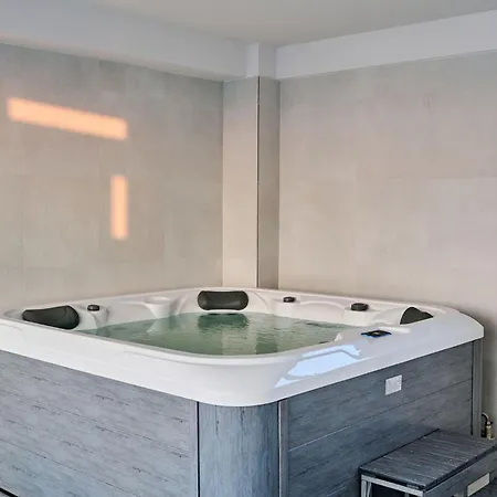 Laguna Breeze In Infinity & Pool Mamaia