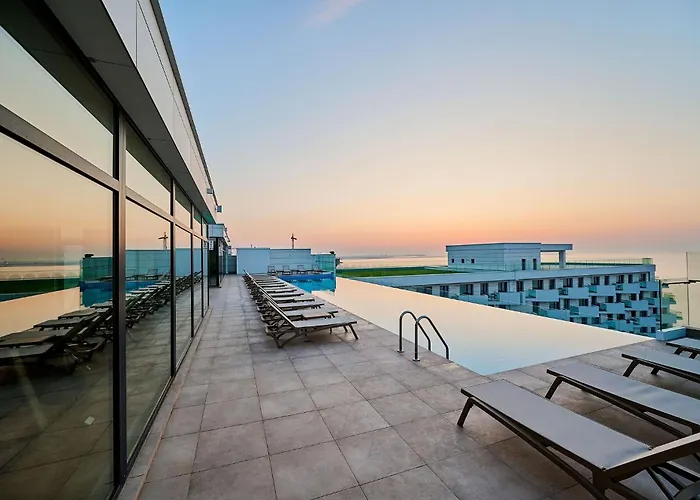 Laguna Breeze In Infinity & Pool Apartment *